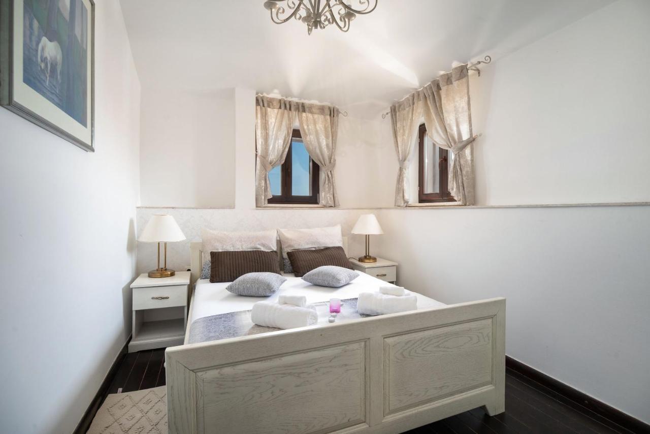 Luxury Apartments Perko Kaštela エクステリア 写真