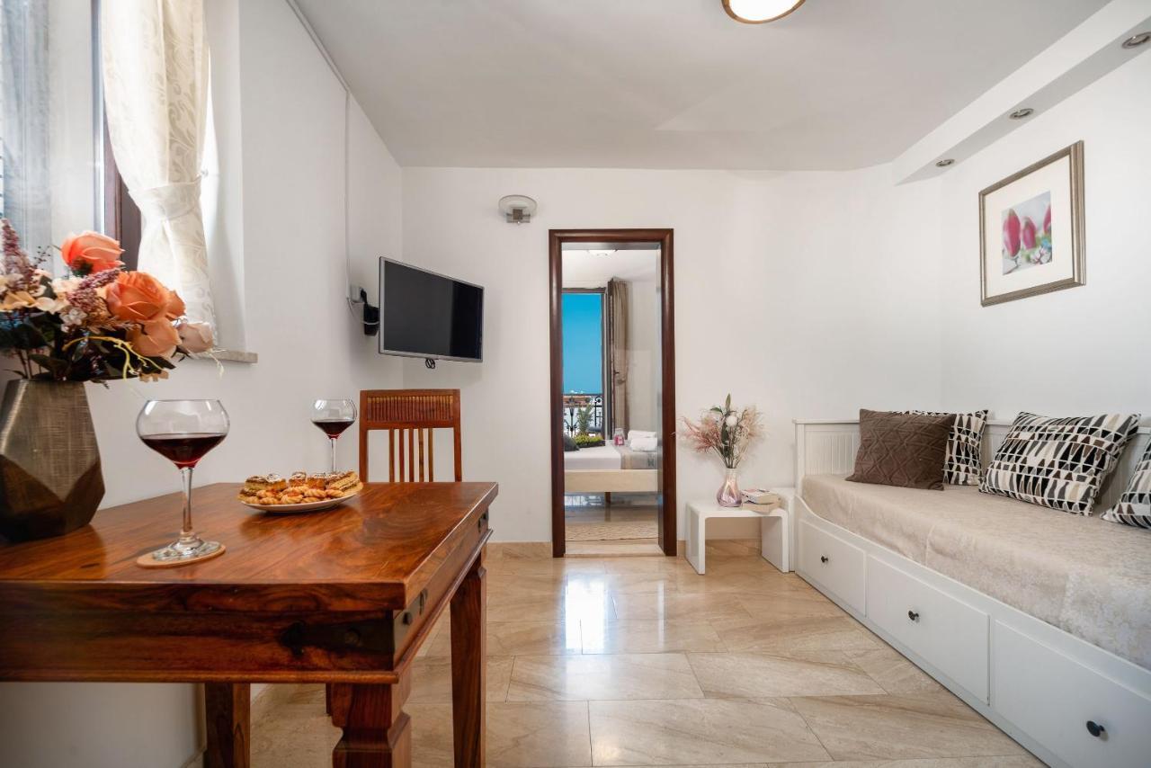 Luxury Apartments Perko Kaštela エクステリア 写真