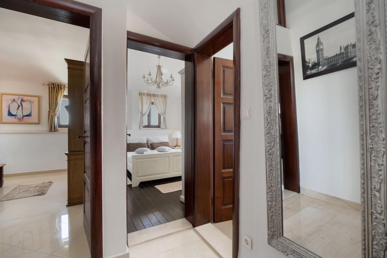 Luxury Apartments Perko Kaštela エクステリア 写真